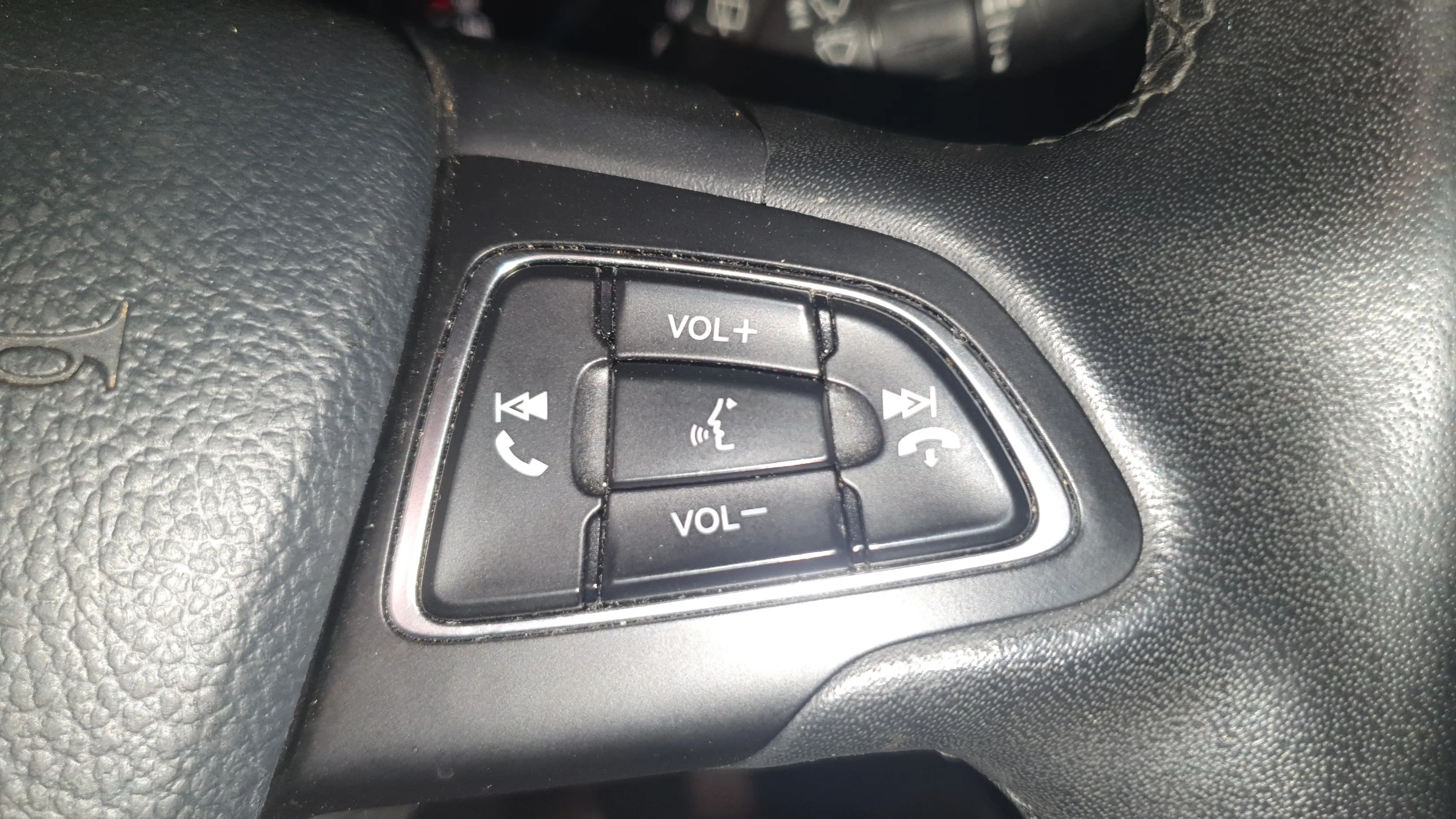 Ford Kuga 1.5 EcoBoost 4x2 Titanium - foto 14