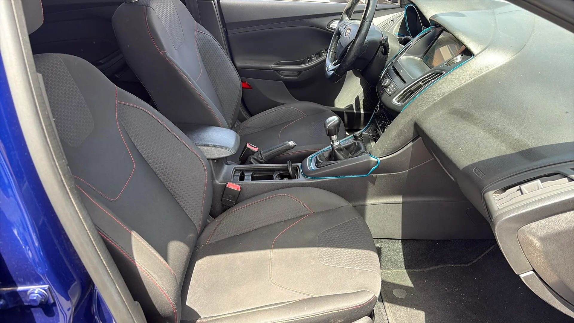 Ford Focus 1.0 EcoBoost ST-Line - foto 12