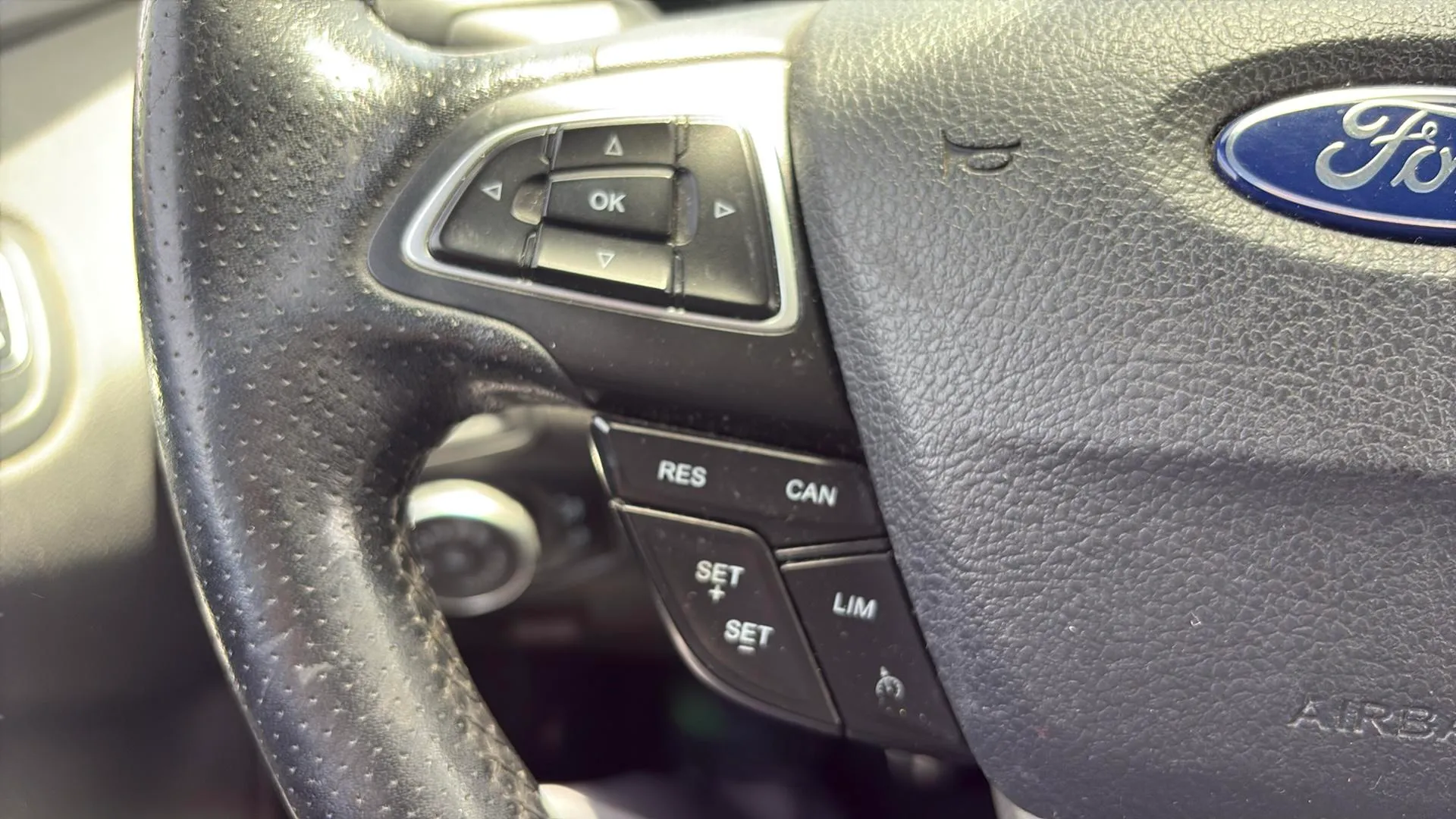 Ford Focus 1.0 EcoBoost ST-Line - foto 18