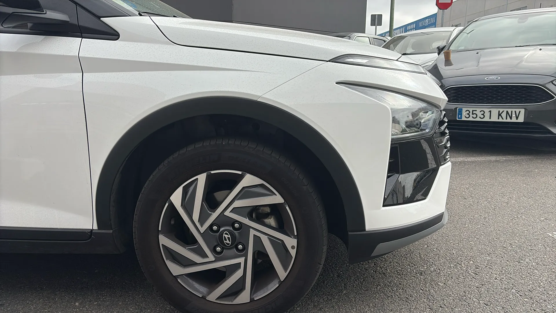 Hyundai Bayon 1.0 T-GDi 48V Tecno DCT - foto 17