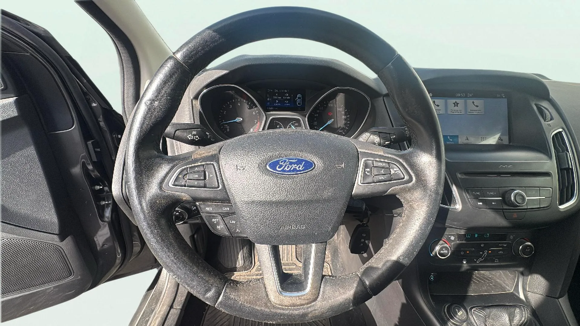 Ford Focus 1.0 EcoBoost Titanium - foto 10