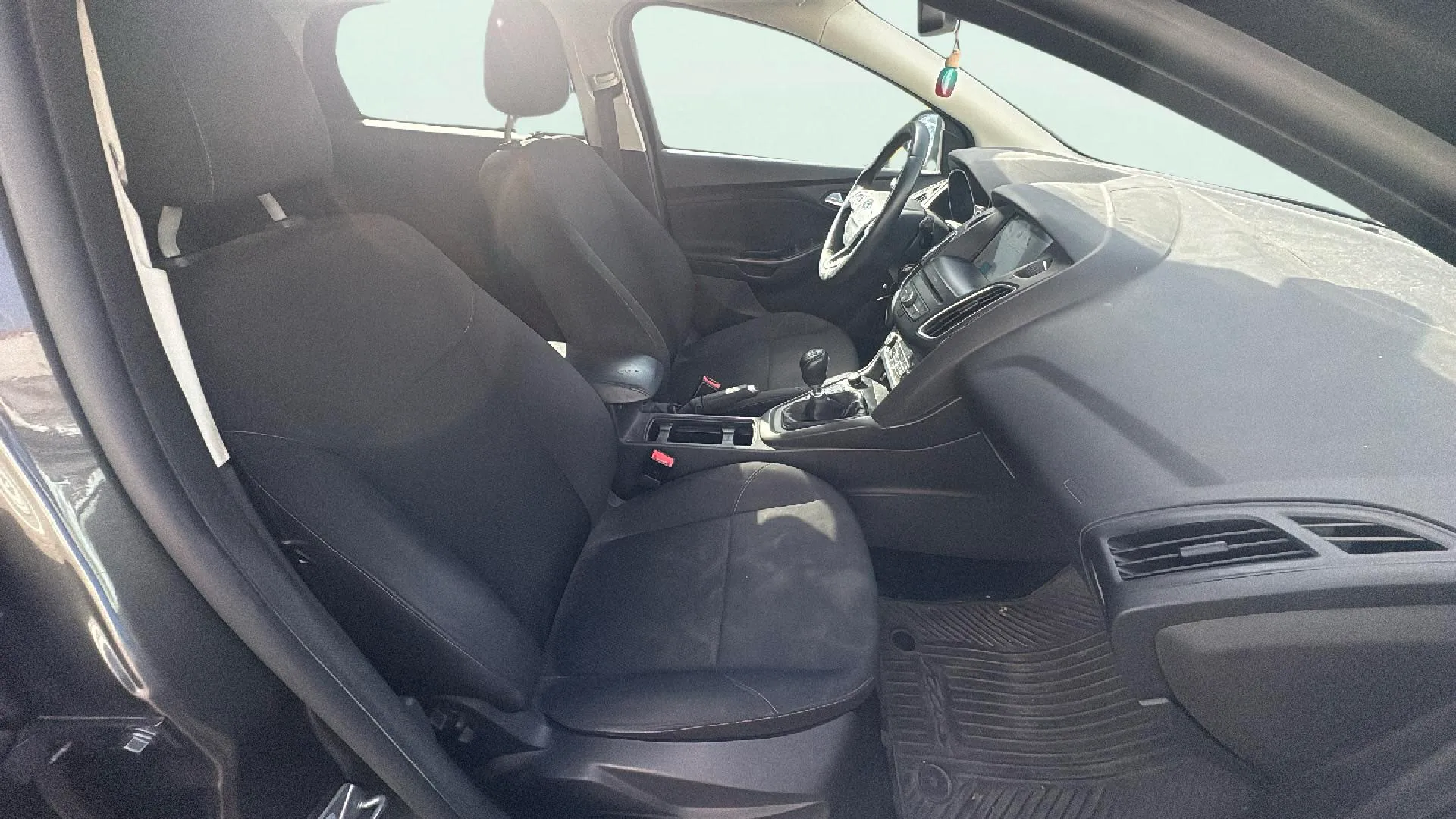 Ford Focus 1.0 EcoBoost Titanium - foto 14