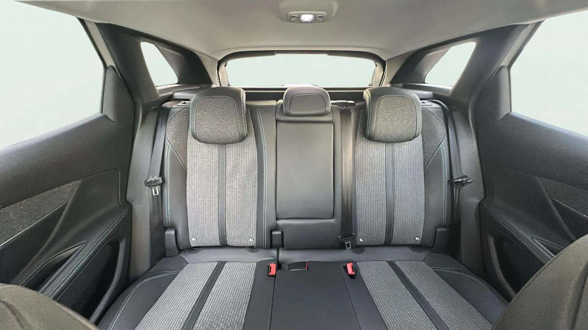 Peugeot 3008 1.5 BlueHDi Allure Pack EAT8 - foto 21