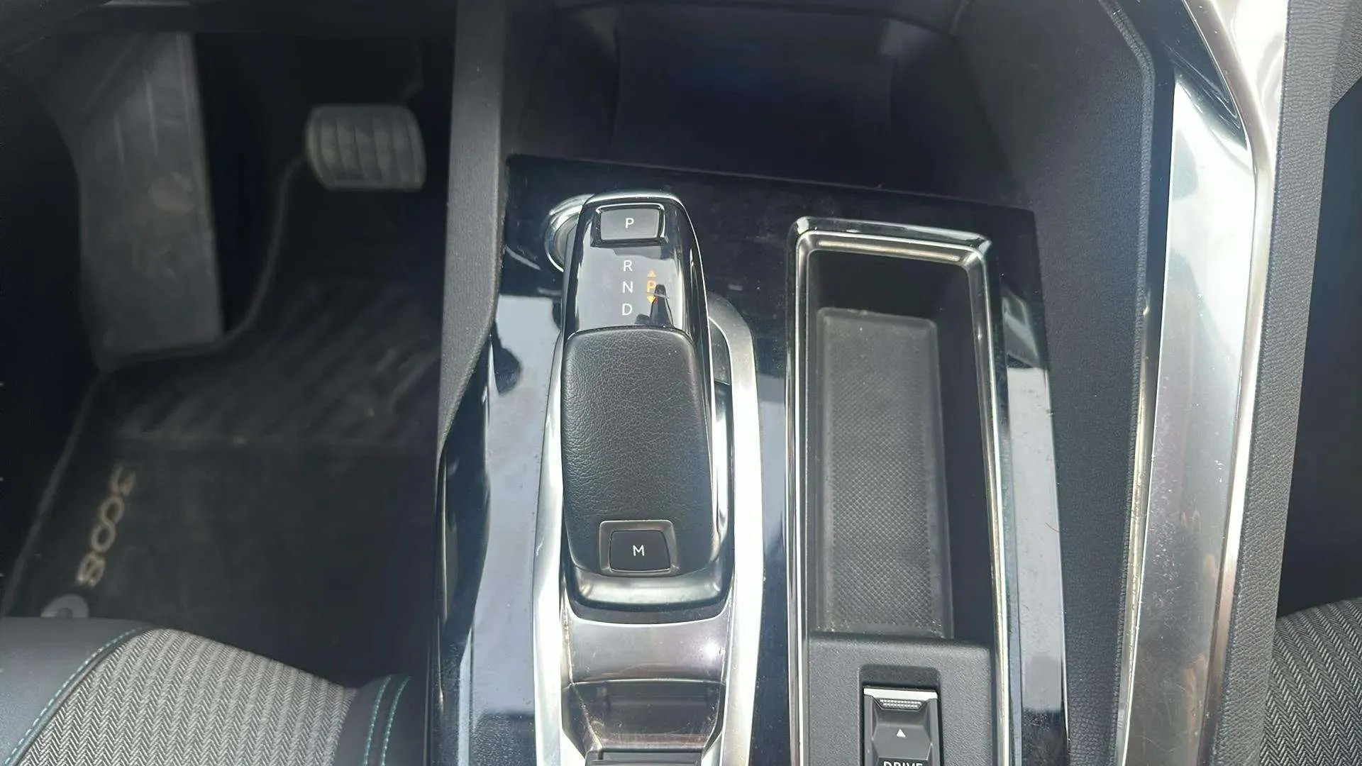 Peugeot 3008 1.5 BlueHDi Allure Pack EAT8 - foto 15