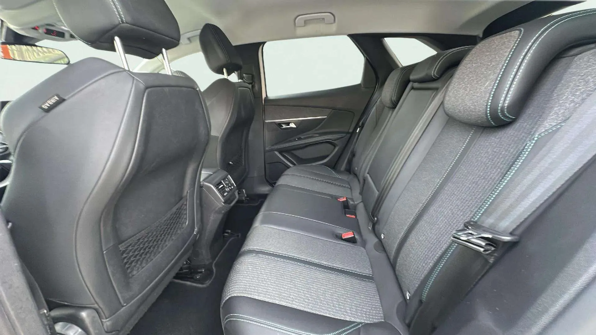 Peugeot 3008 1.5 BlueHDi Allure Pack EAT8 - foto 20