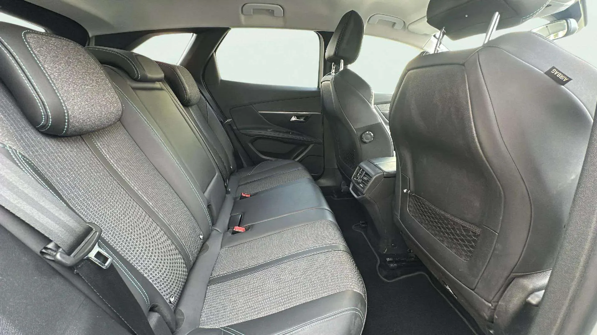 Peugeot 3008 1.5 BlueHDi Allure Pack EAT8 - foto 18