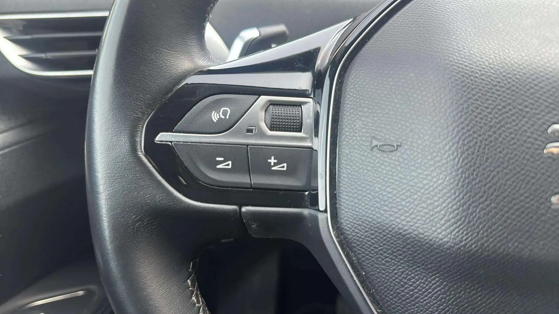 Peugeot 3008 1.5 BlueHDi Allure Pack EAT8 - foto 12