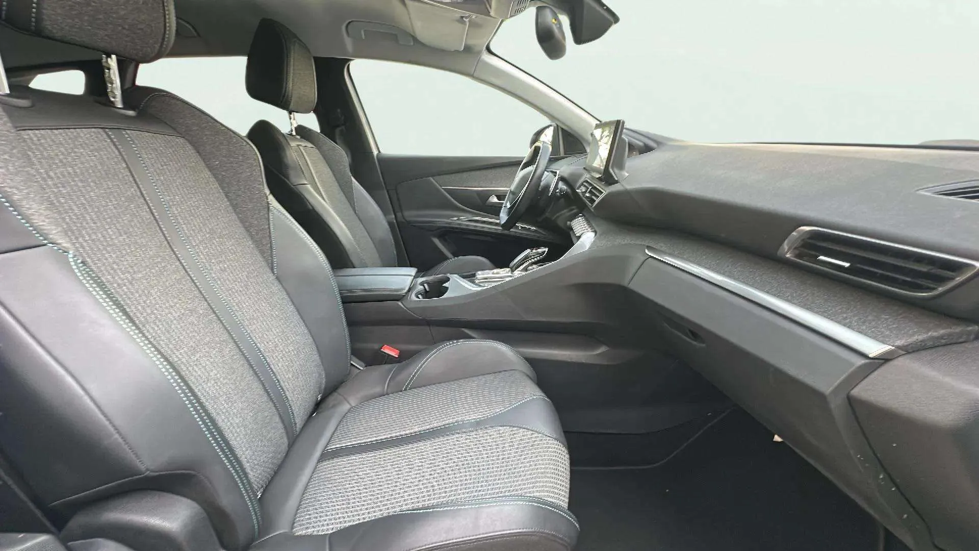 Peugeot 3008 1.5 BlueHDi Allure Pack EAT8 - foto 17