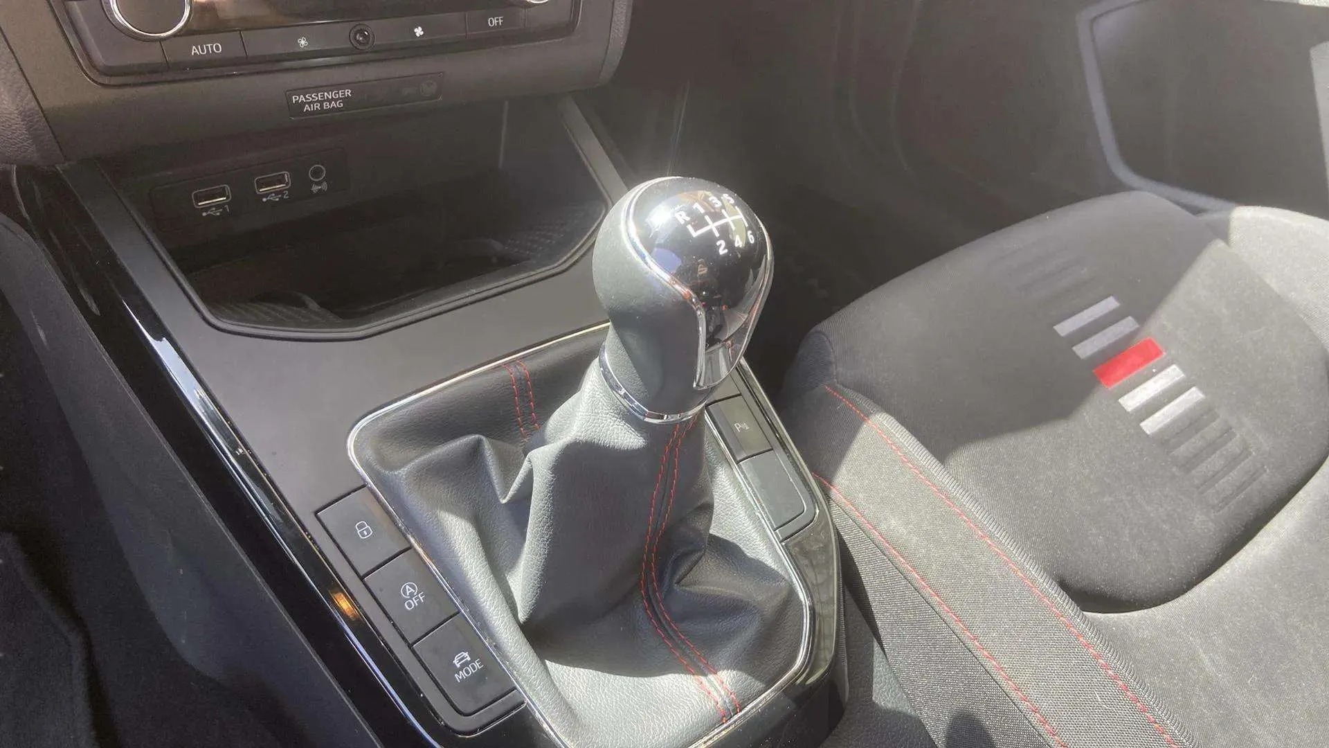 SEAT Arona 1.5 TSI FR - foto 17