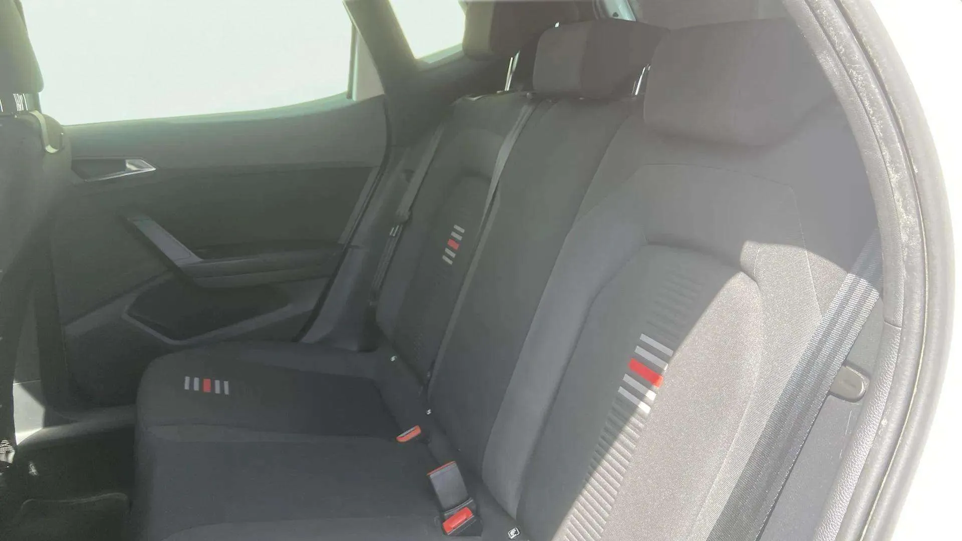 SEAT Arona 1.5 TSI FR - foto 21