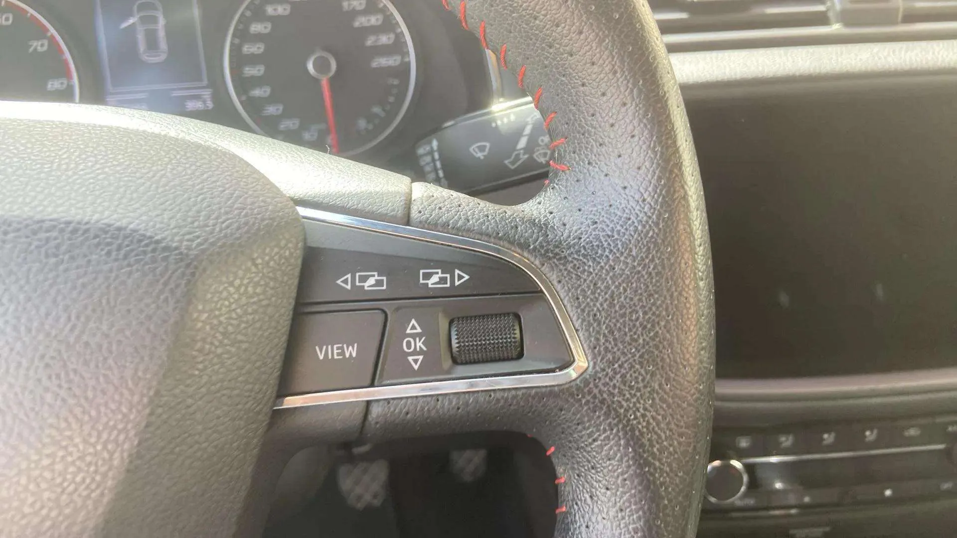 SEAT Arona 1.5 TSI FR - foto 15