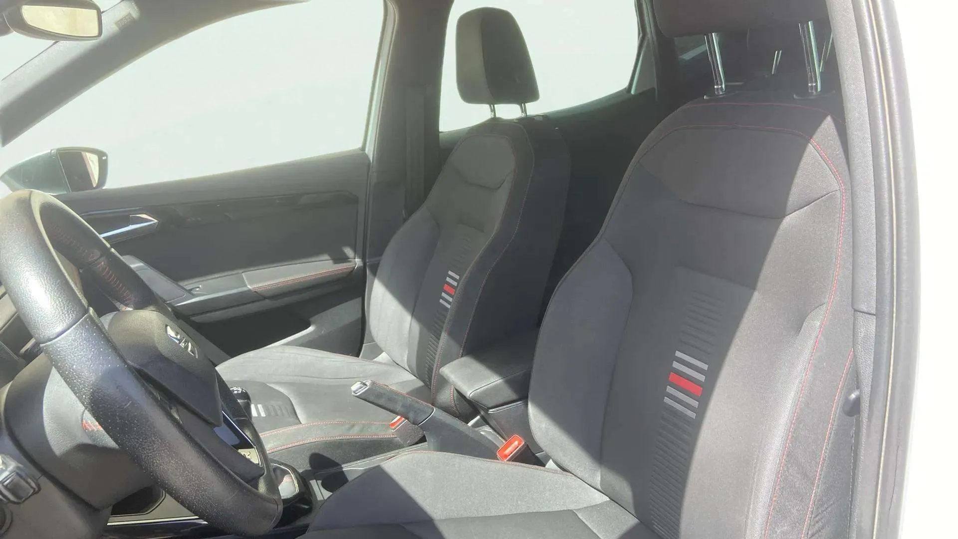 SEAT Arona 1.5 TSI FR - foto 20
