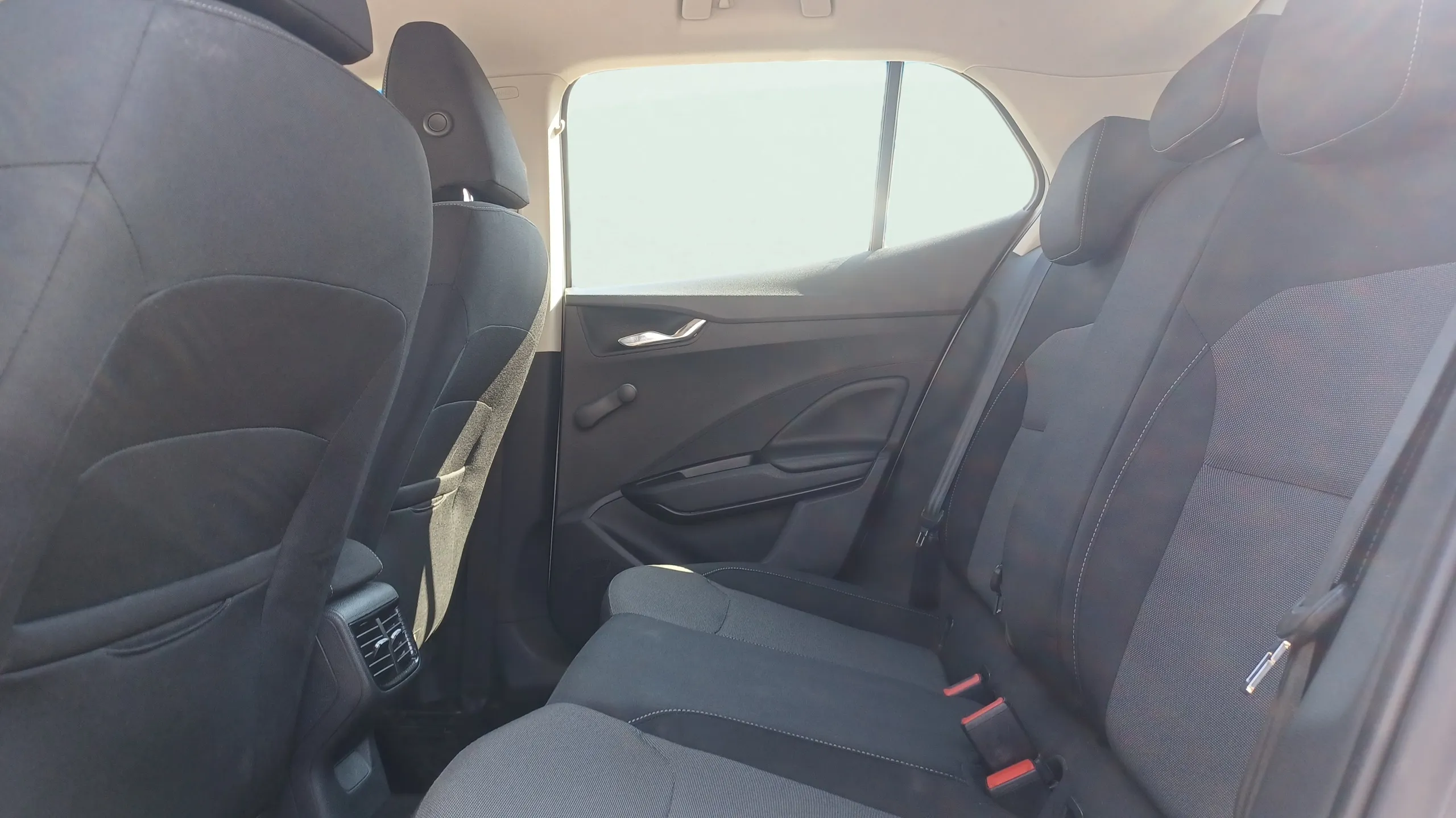 Škoda Fabia 1.0 TSI Active - foto 19