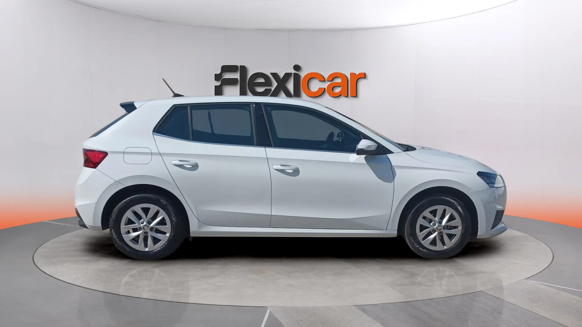 Škoda Fabia 1.0 TSI Active - foto 2