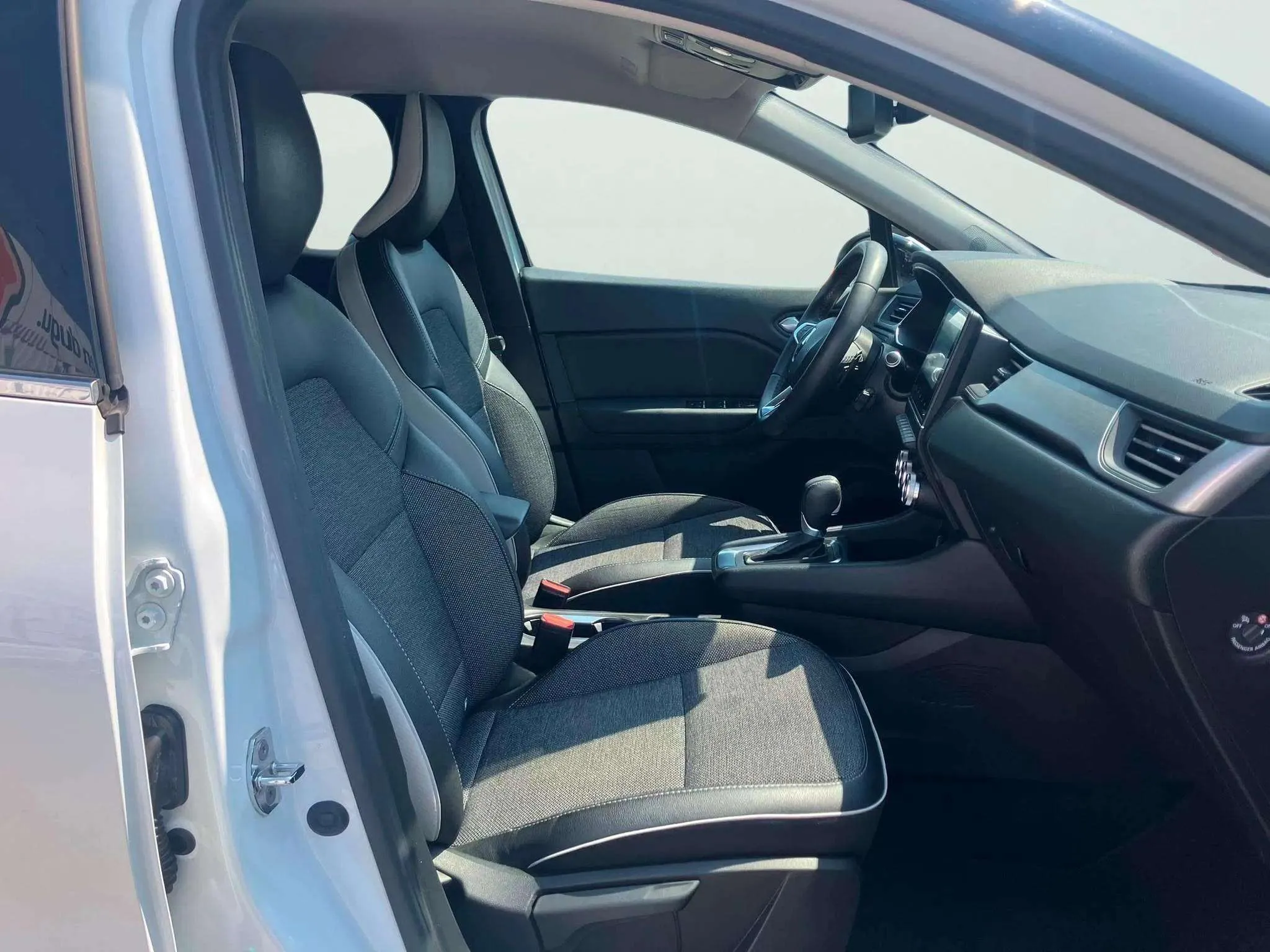 Renault Captur Zen TCe 140 EDC GPF Micro Híbrido - foto 19