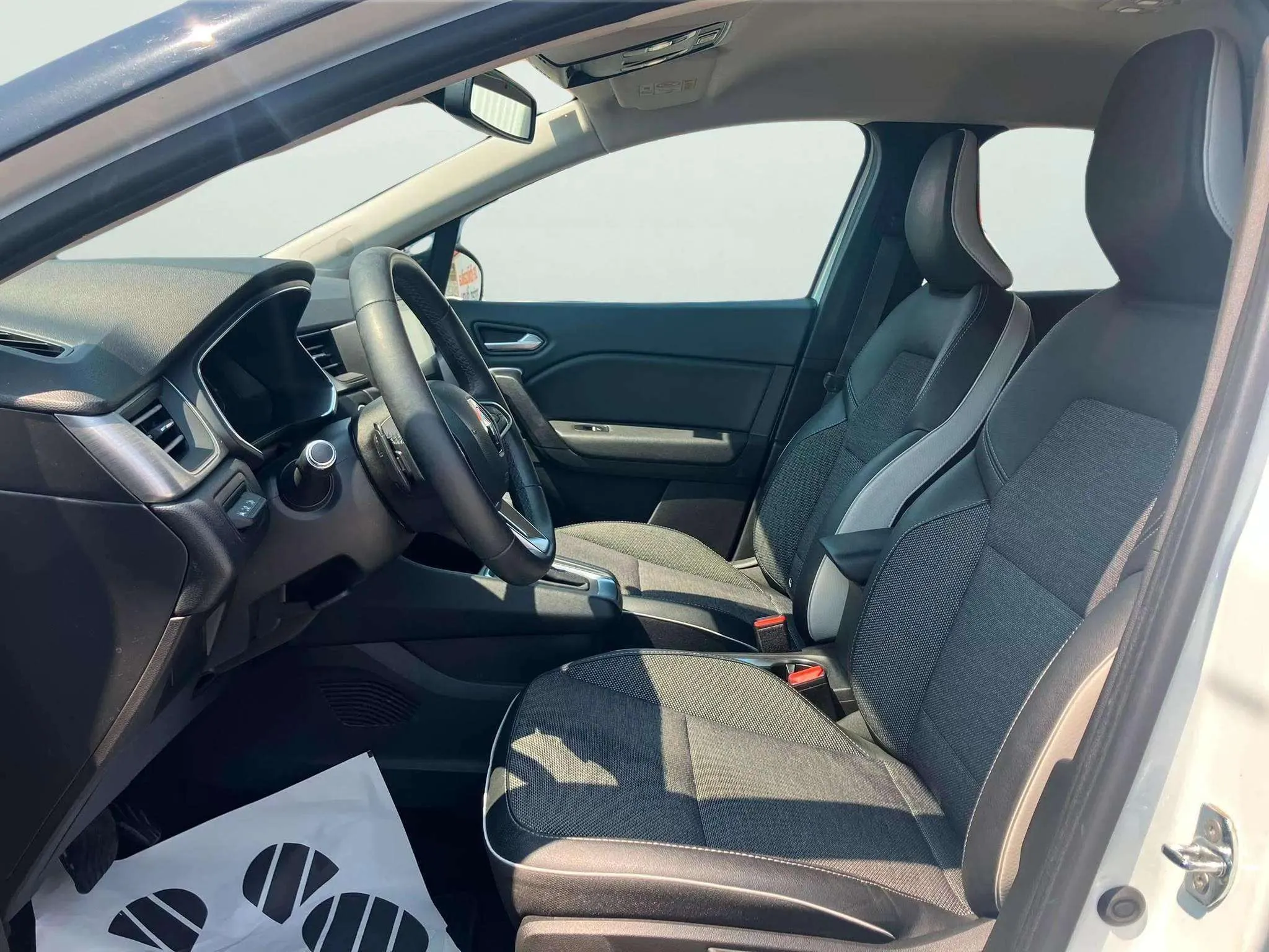Renault Captur Zen TCe 140 EDC GPF Micro Híbrido - foto 17