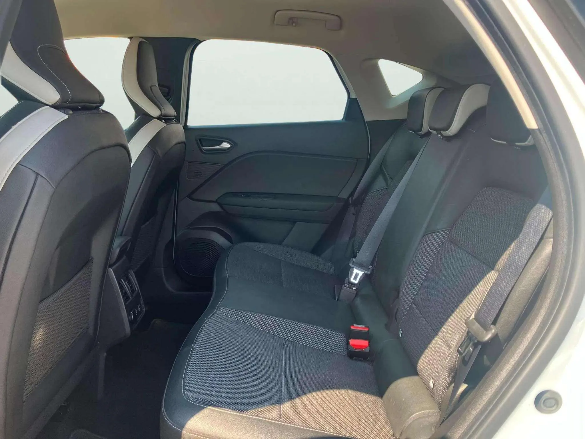 Renault Captur Zen TCe 140 EDC GPF Micro Híbrido - foto 18