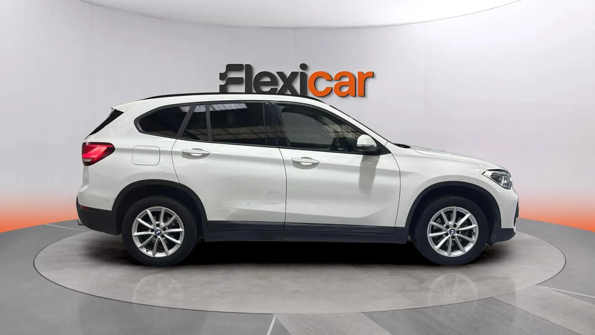 BMW X1 sDrive18d - foto 8