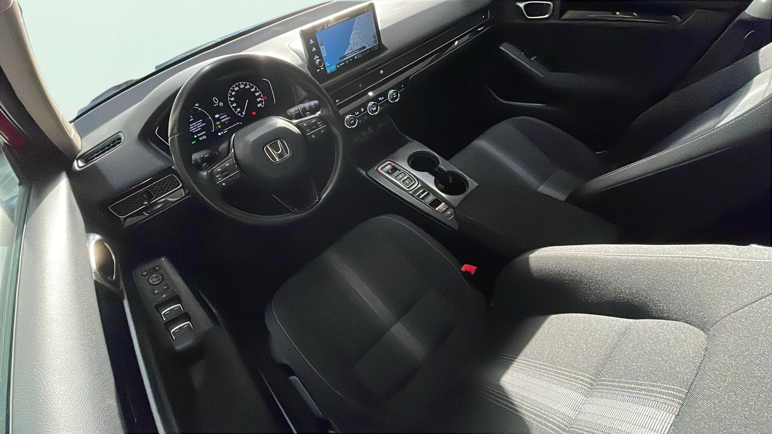 Honda Civic 2.0 i-MMD Elegance CVT - foto 13