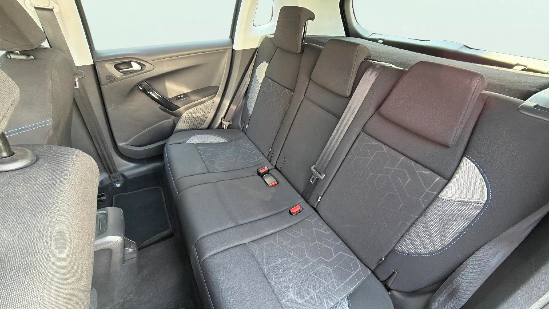 Peugeot 2008 Allure 1.2 PureTech - foto 17