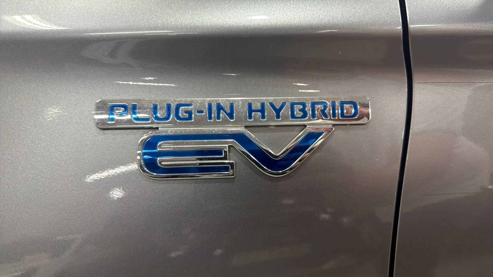 Mitsubishi Outlander 2.4 PHEV Kaiteki 4WD - foto 26