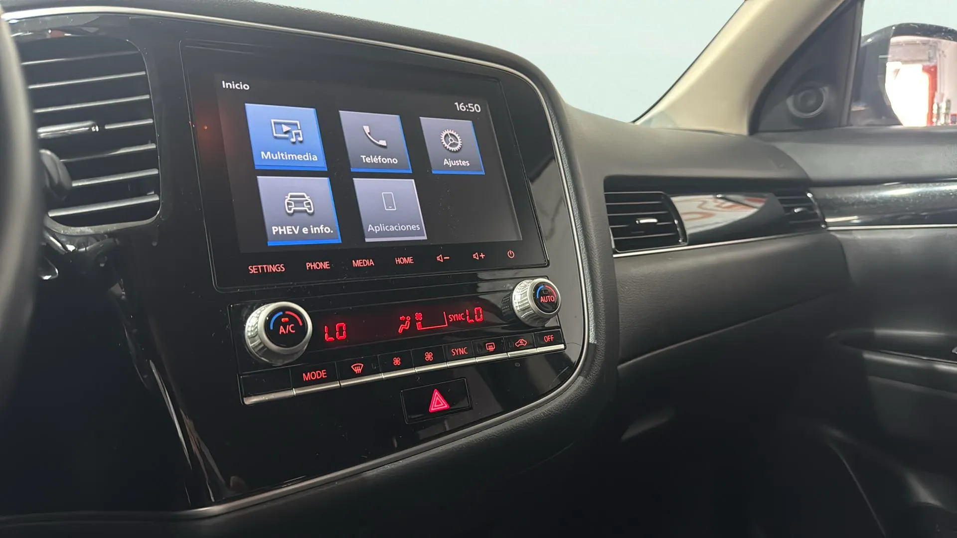 Mitsubishi Outlander 2.4 PHEV Kaiteki 4WD - foto 17