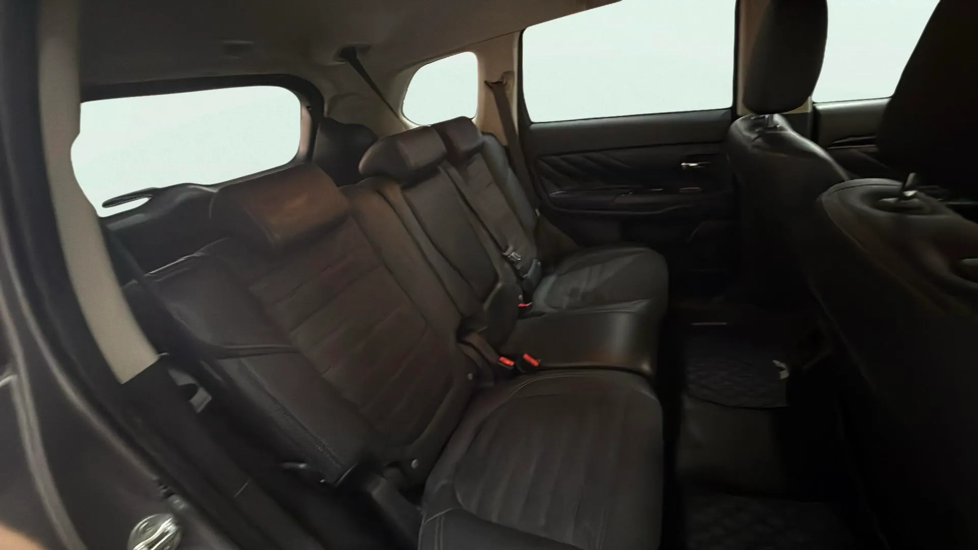 Mitsubishi Outlander 2.4 PHEV Kaiteki 4WD - foto 13