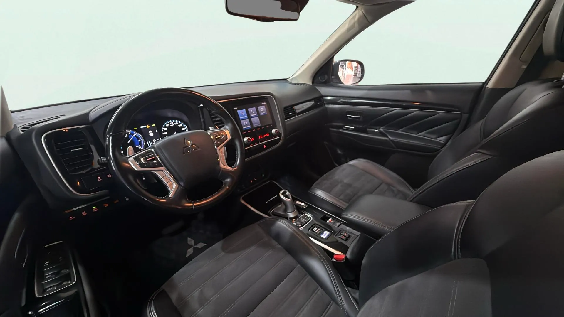 Mitsubishi Outlander 2.4 PHEV Kaiteki 4WD - foto 19