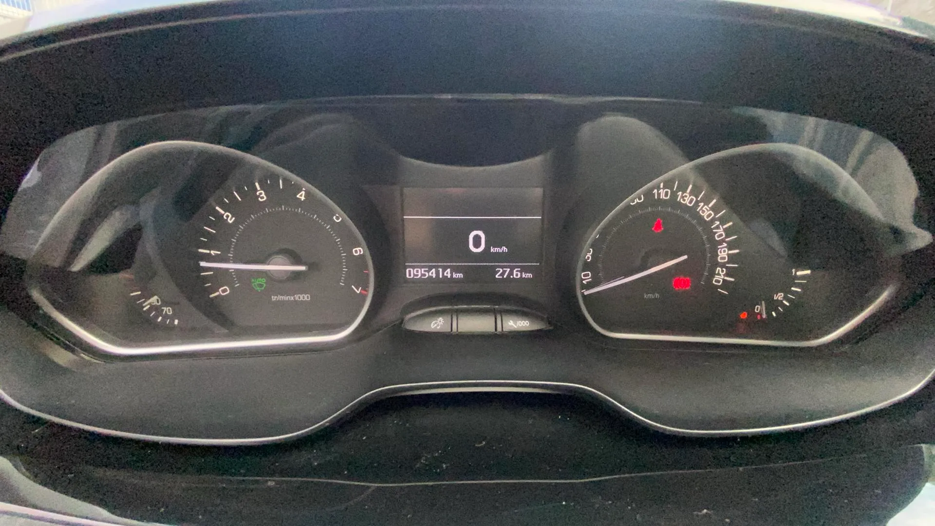 Peugeot 208 Allure 1.2L PureTech - foto 12