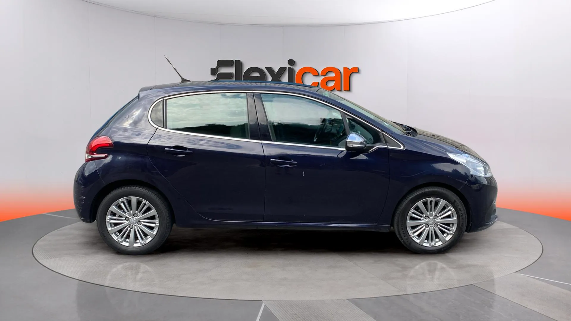 Peugeot 208 Allure 1.2L PureTech - foto 2