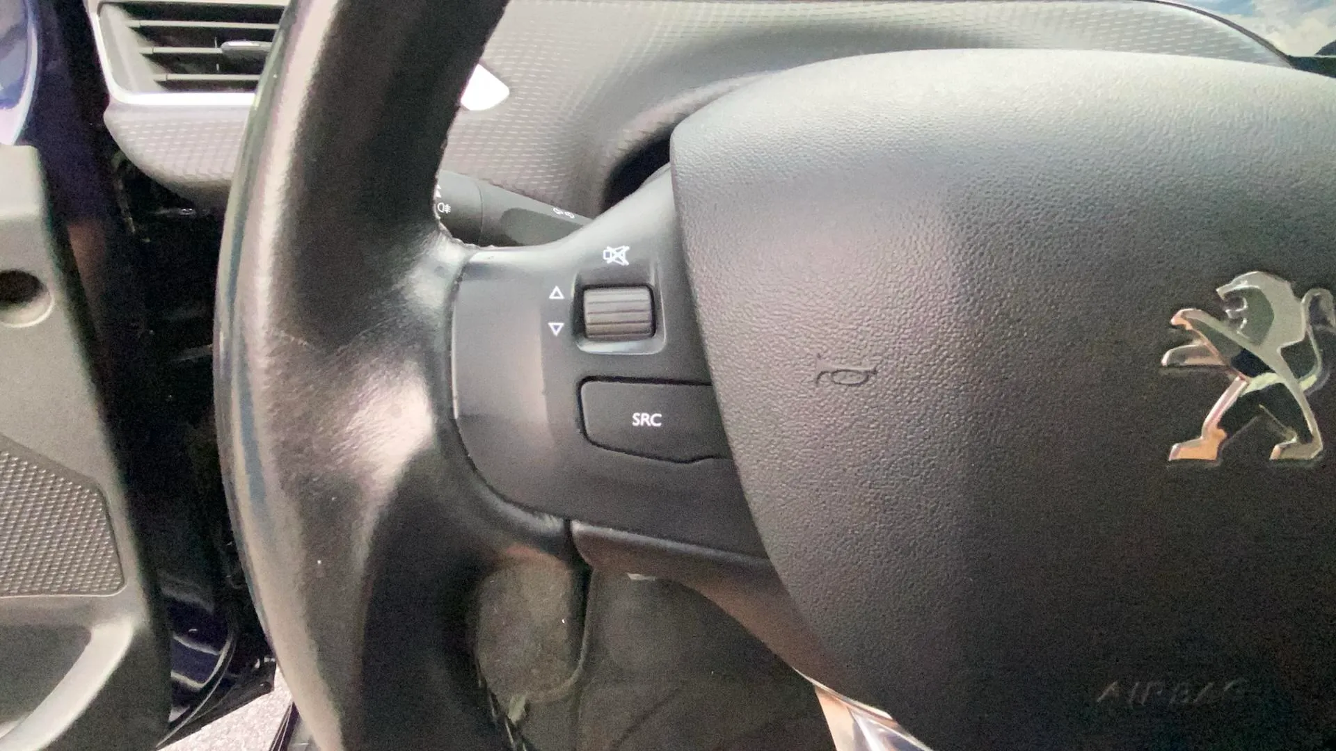 Peugeot 208 Allure 1.2L PureTech - foto 18