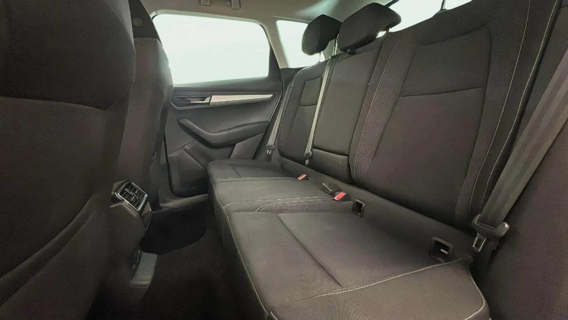Škoda Karoq 1.0 TSI Ambition - foto 12
