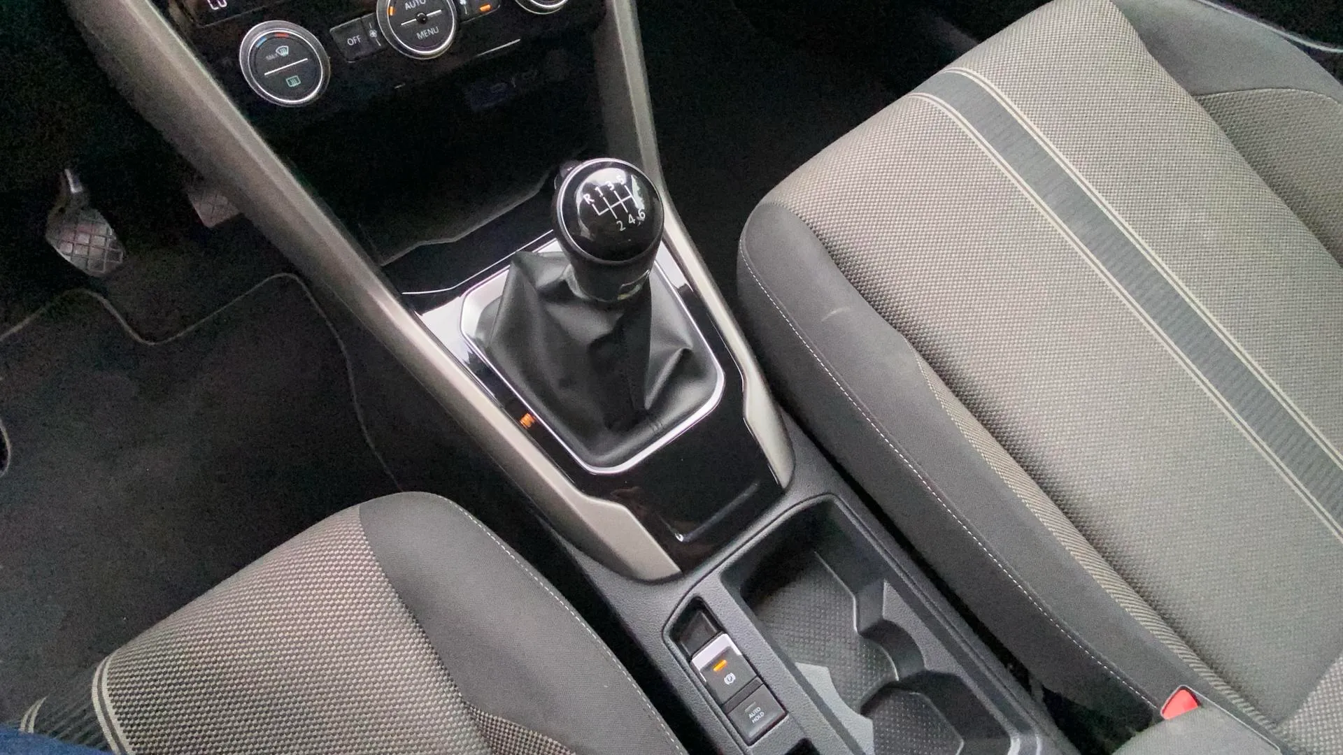 Volkswagen T-Roc Advance 1.0 TSI - foto 19