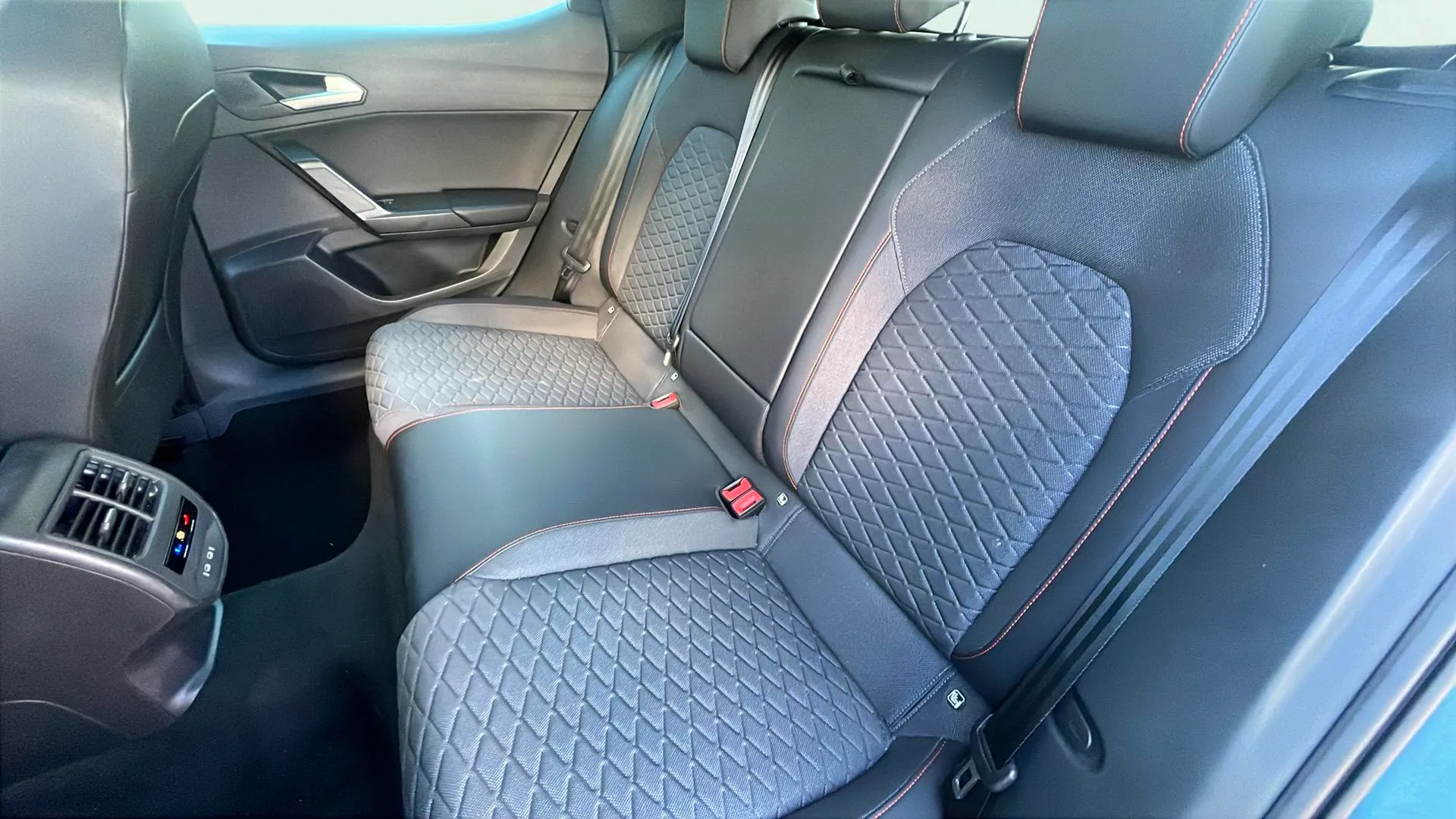 SEAT León 1.5 TSI FR 25 Aniversario - foto 21