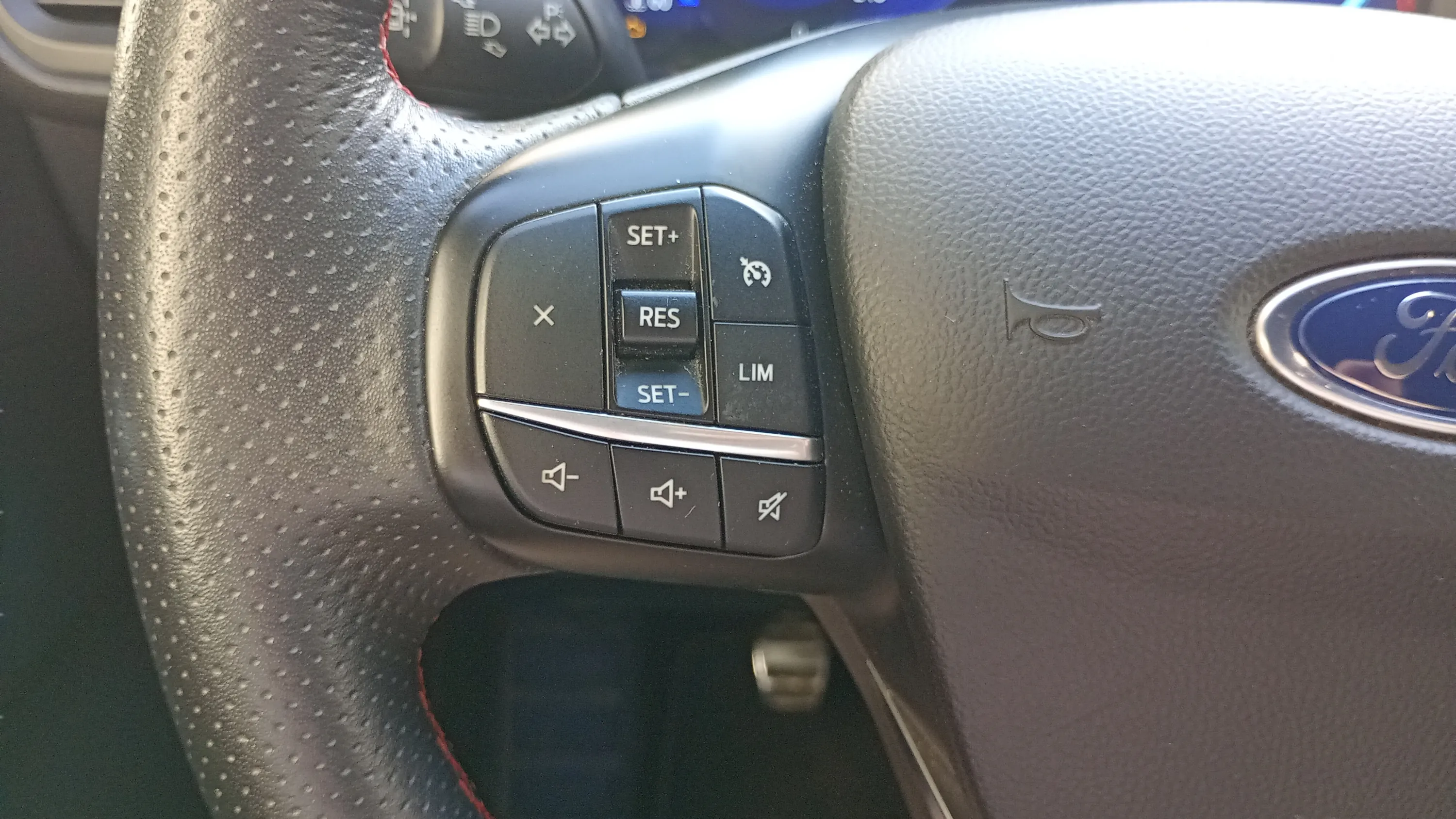 Ford Kuga ST-Line 1.5 EcoBoost - foto 11