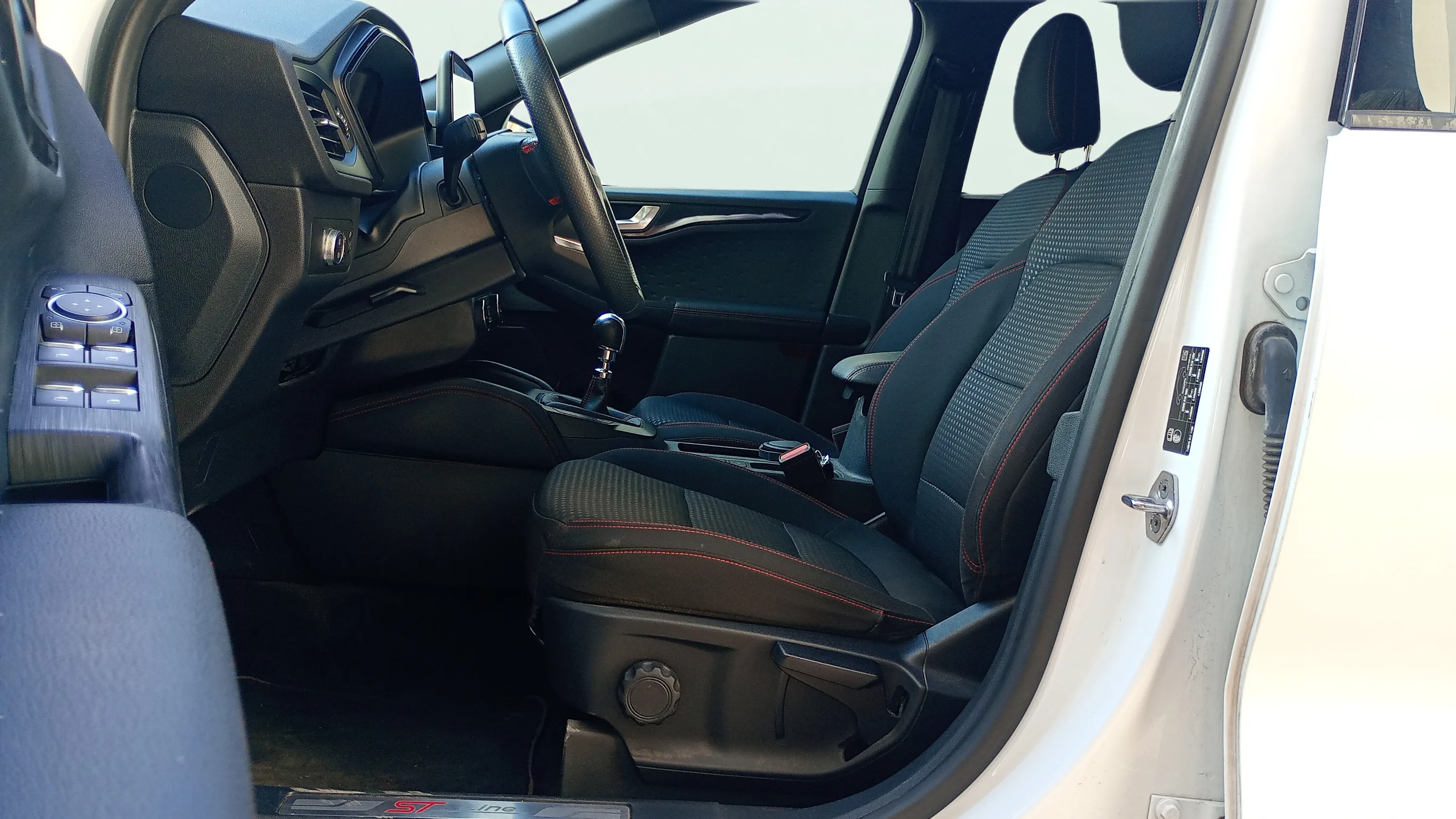 Ford Kuga ST-Line 1.5 EcoBoost - foto 14