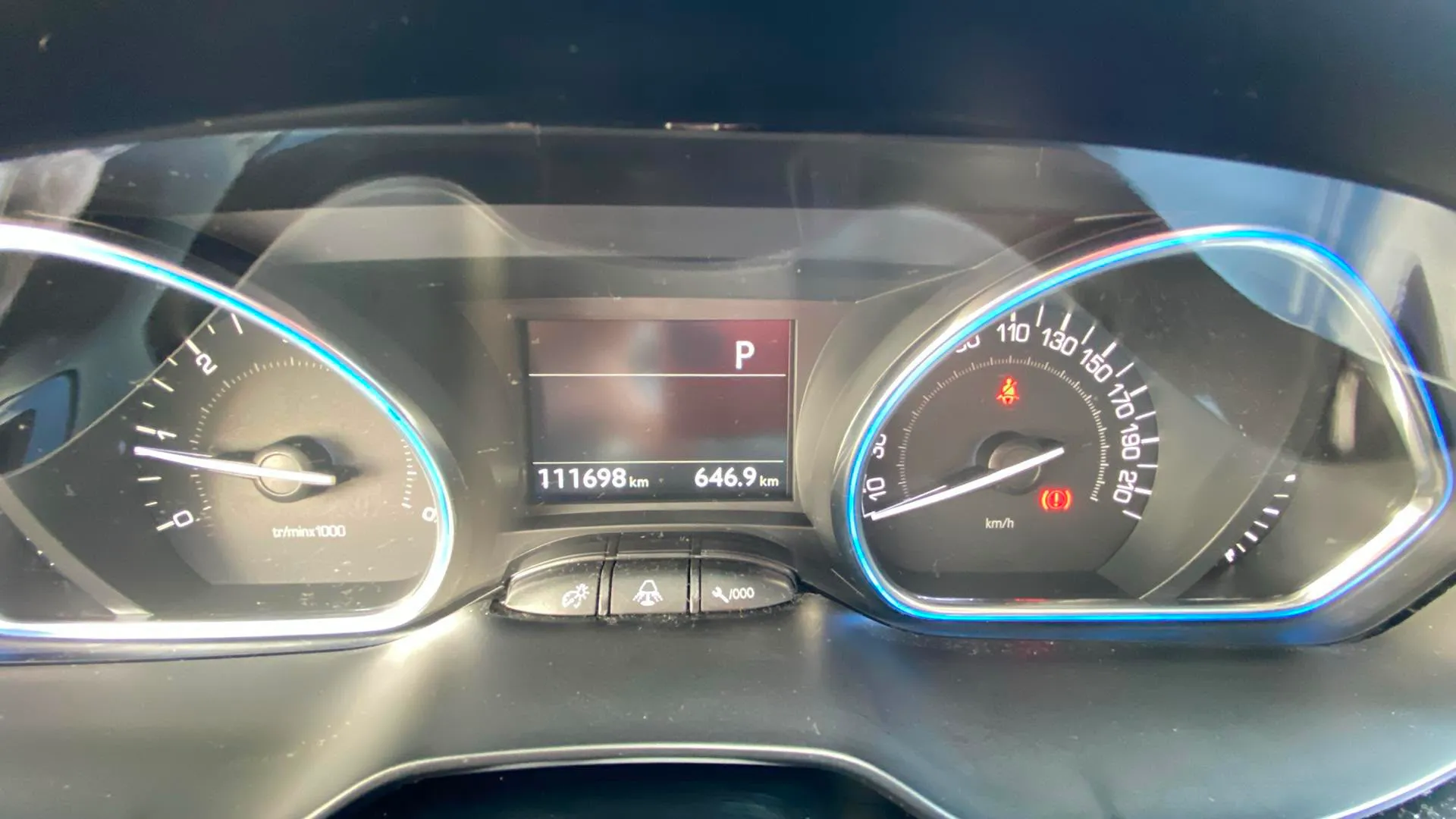 Peugeot 2008 Allure BlueHDi 120 EAT6 - foto 9