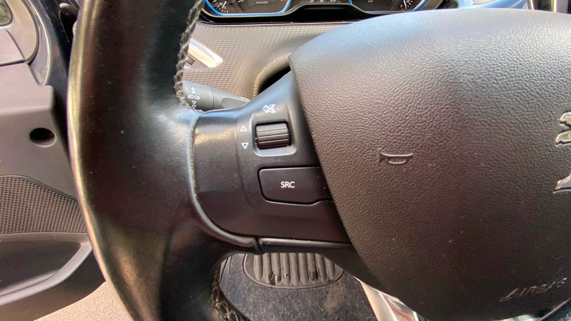 Peugeot 2008 Allure BlueHDi 120 EAT6 - foto 11