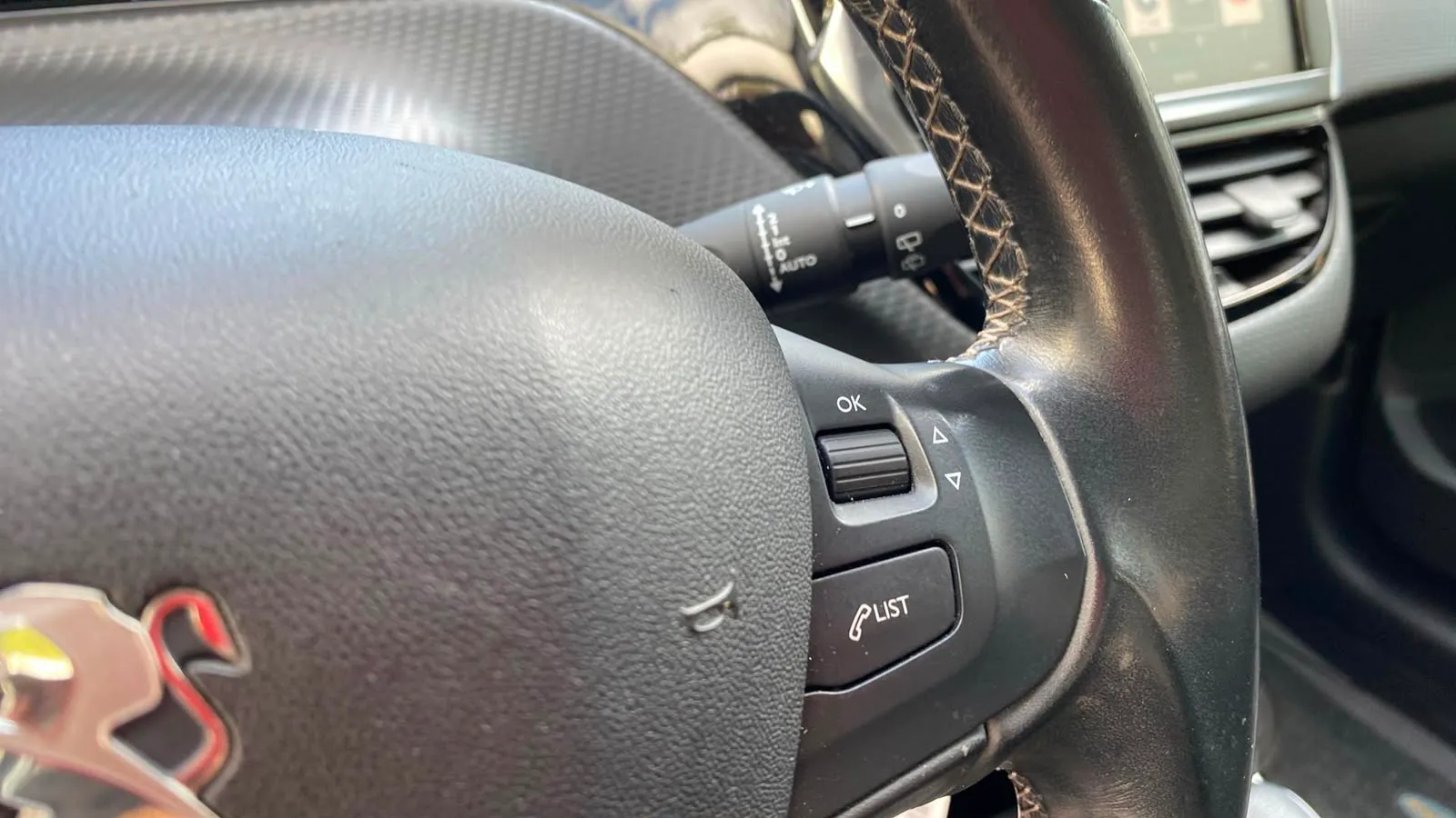 Peugeot 2008 Allure BlueHDi 120 EAT6 - foto 12