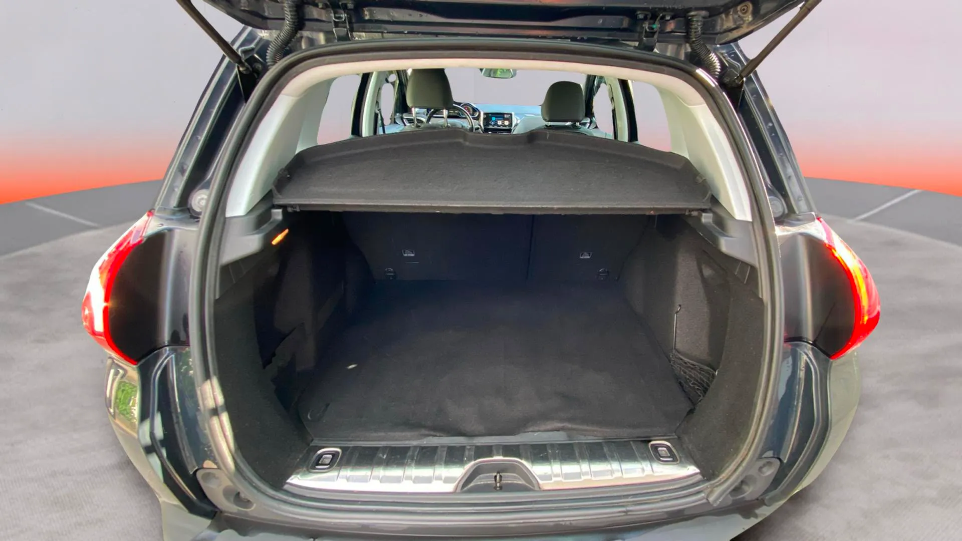 Peugeot 2008 Allure BlueHDi 120 EAT6 - foto 27