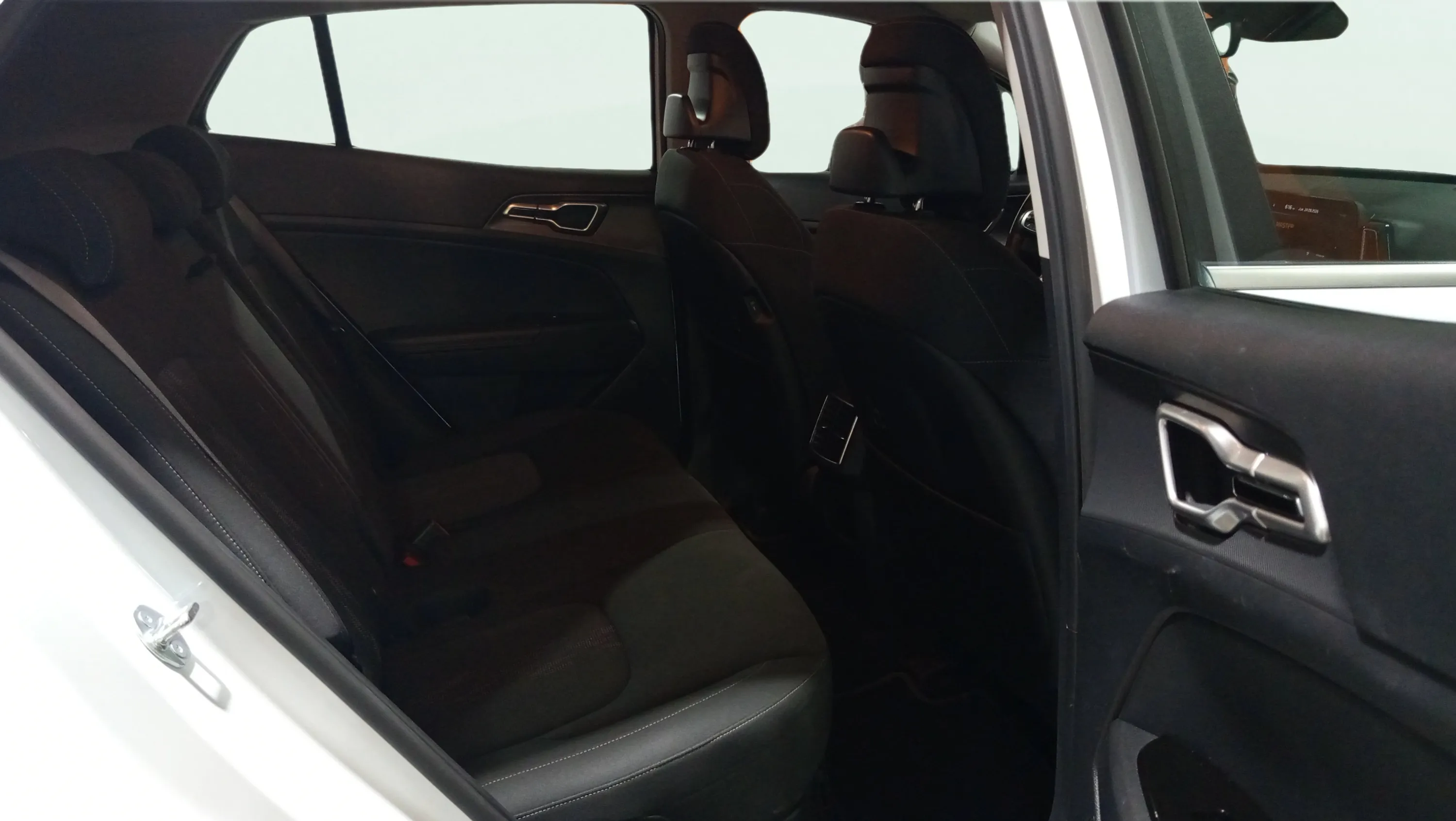 Kia Sportage 1.6 HEV Drive 4x2 - foto 21