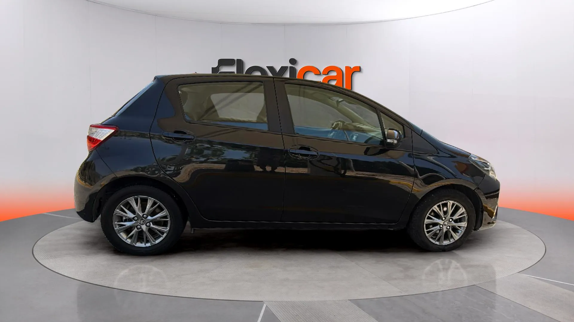 Toyota Yaris 1.5 110 Active - foto 8