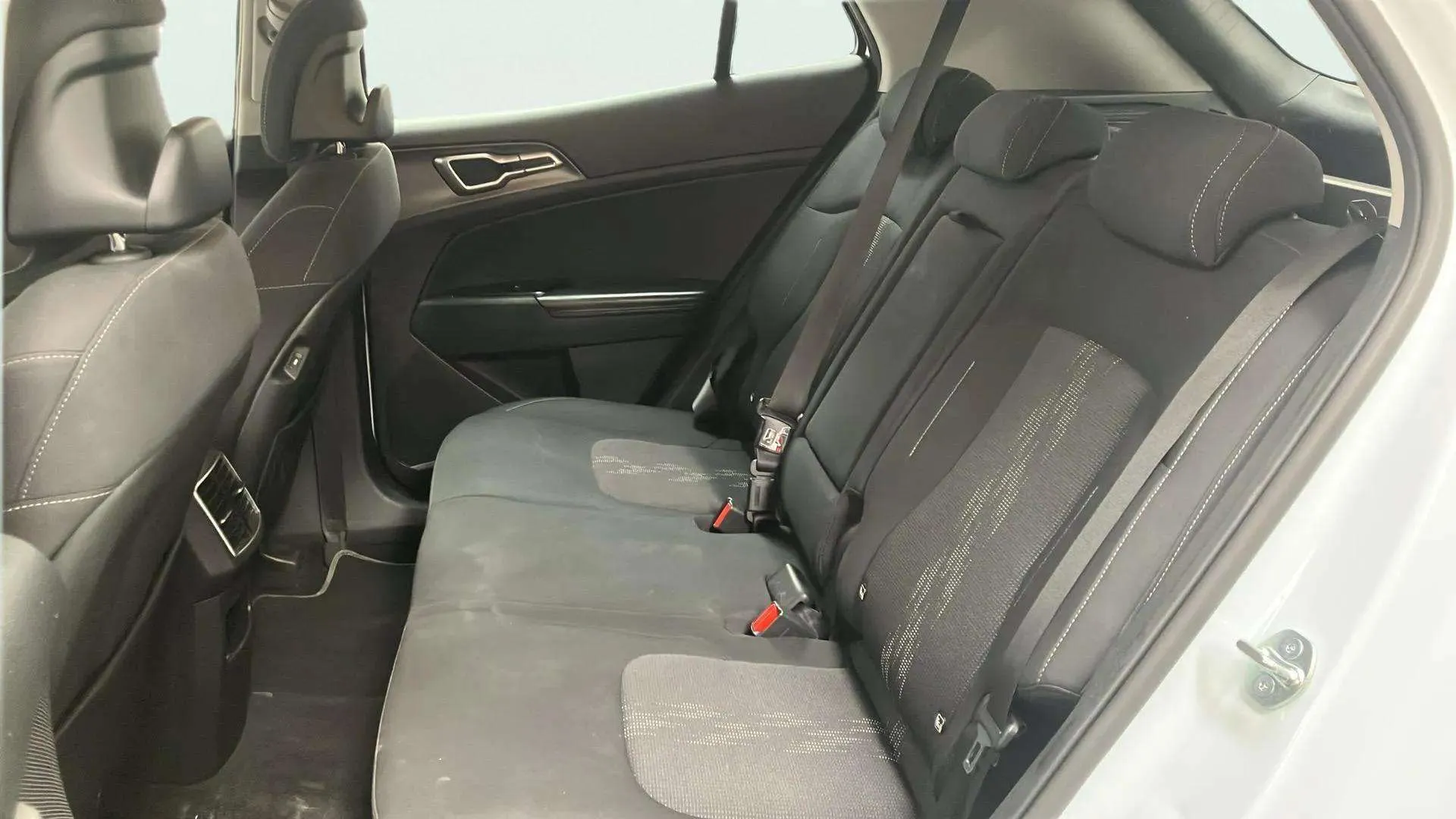 Kia Sportage 1.6 T-GDi HEV Business 4x4 - foto 13