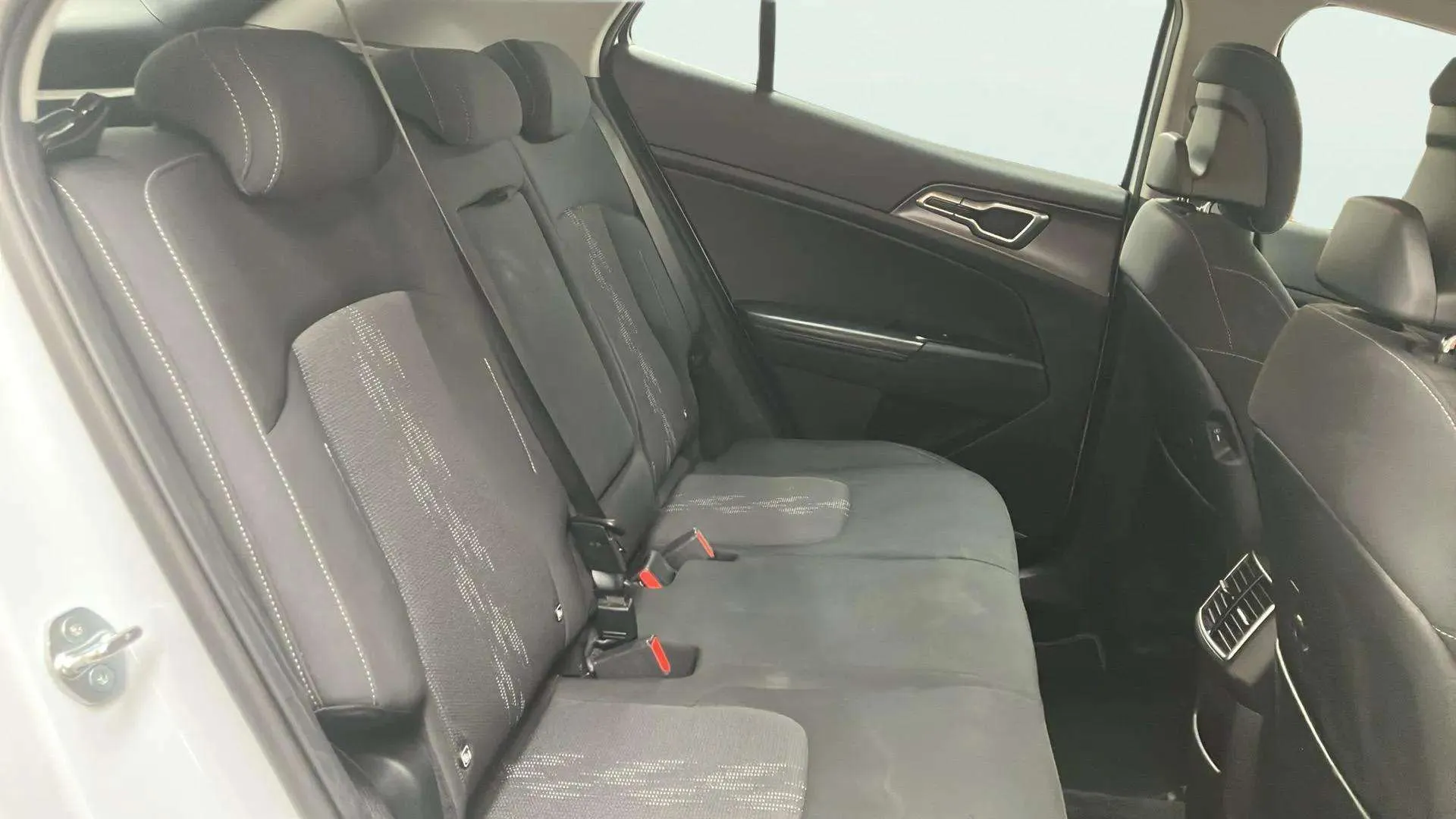 Kia Sportage 1.6 T-GDi HEV Business 4x4 - foto 14