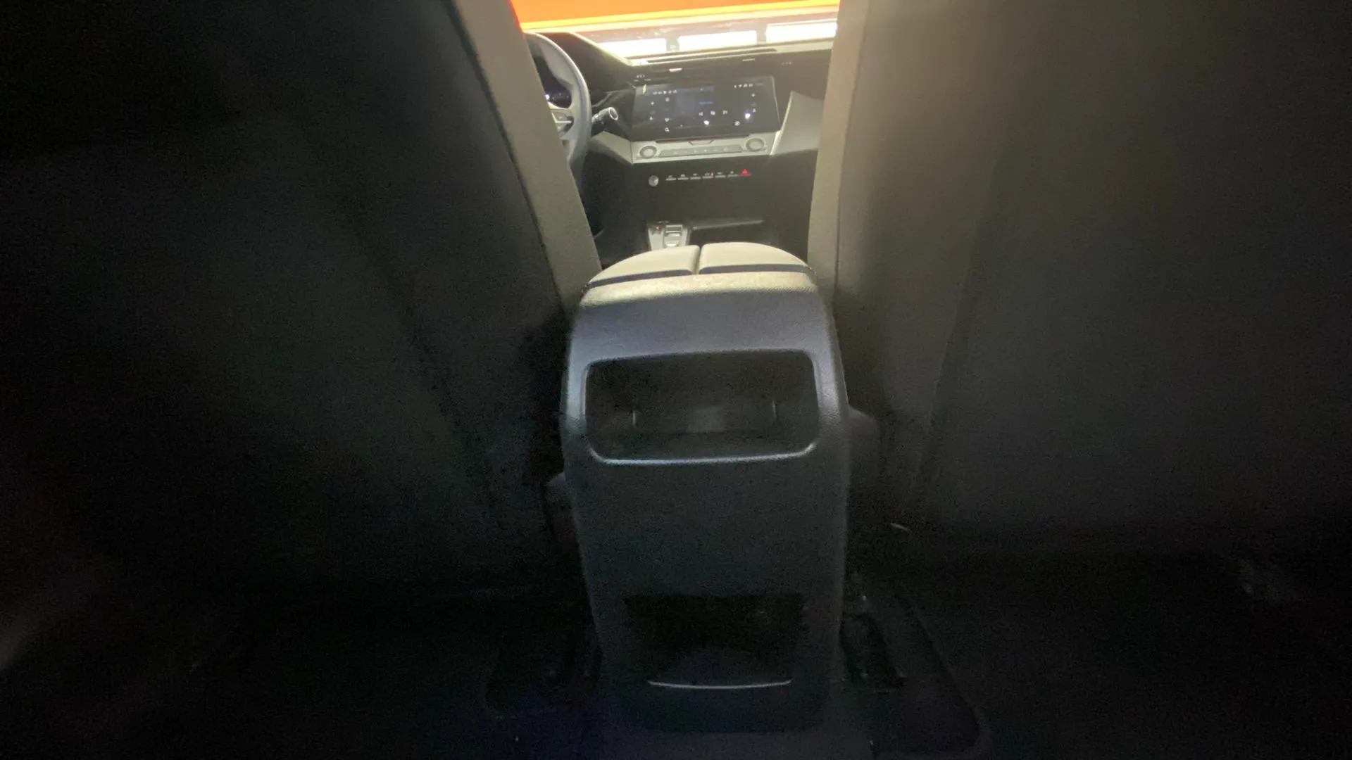 Peugeot 308 Active BlueHDi 130 EAT8 - foto 35