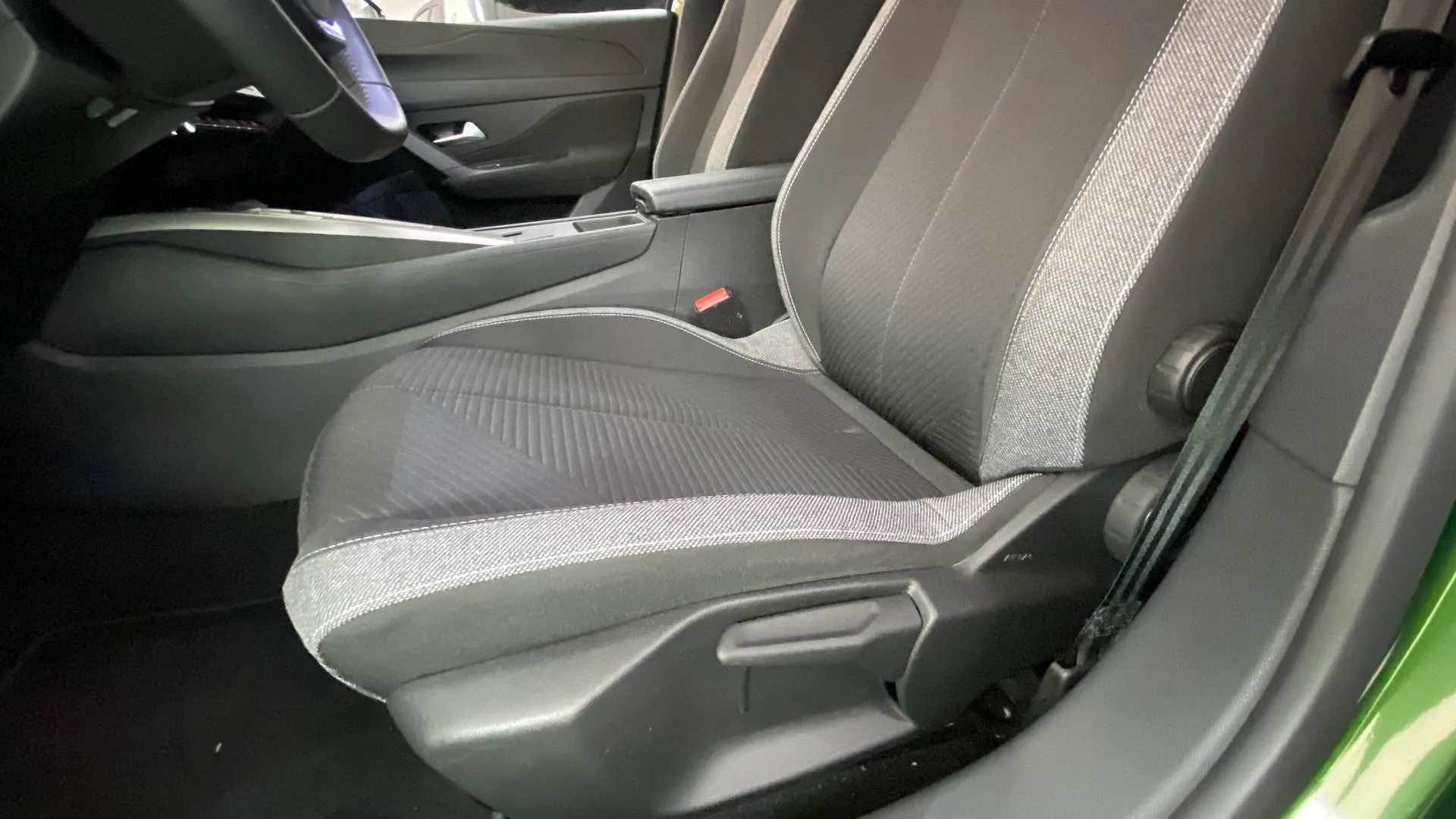 Peugeot 308 Active BlueHDi 130 EAT8 - foto 32