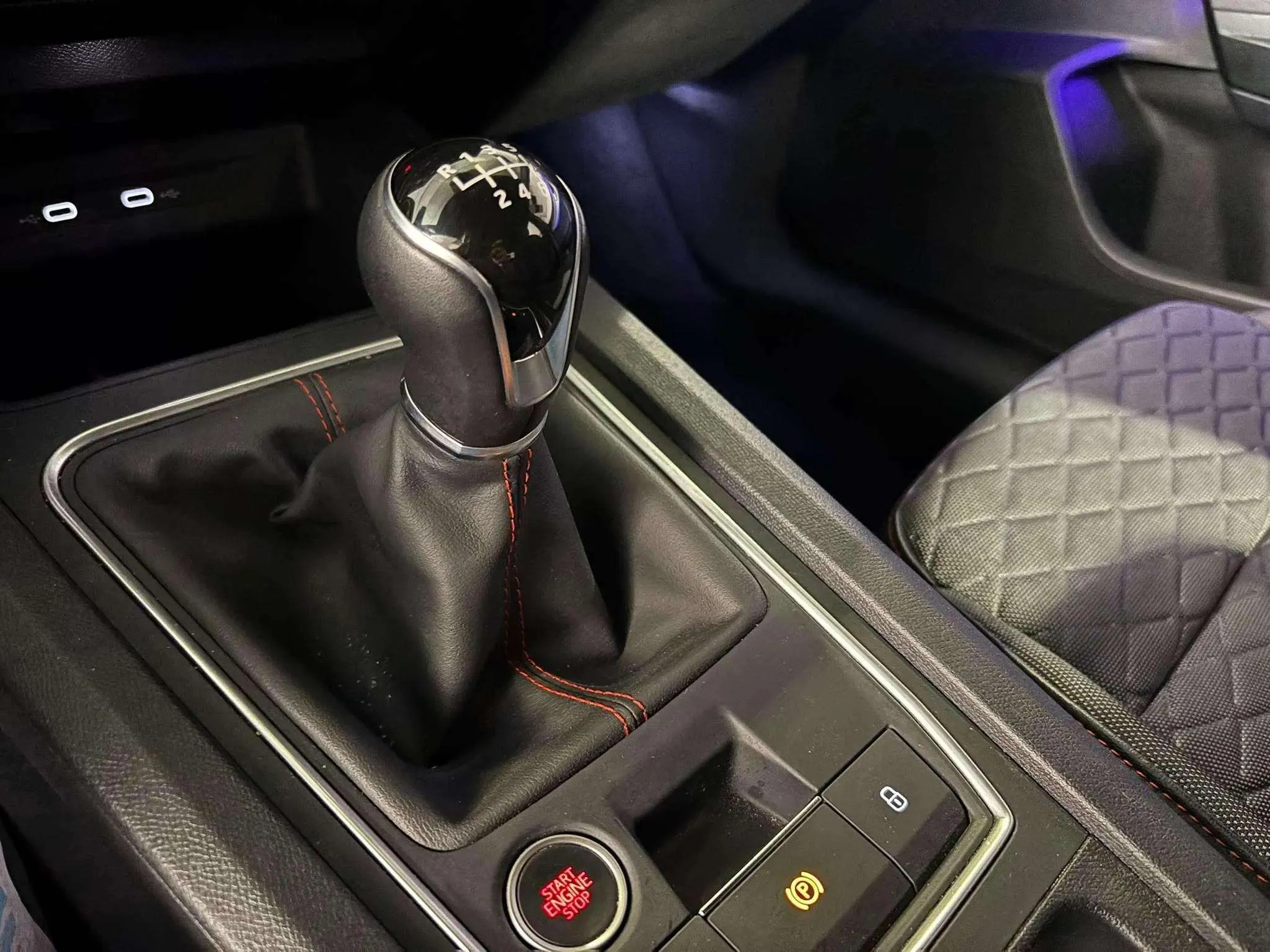 SEAT León 1.5 TSI FR 25 Aniversario - foto 18
