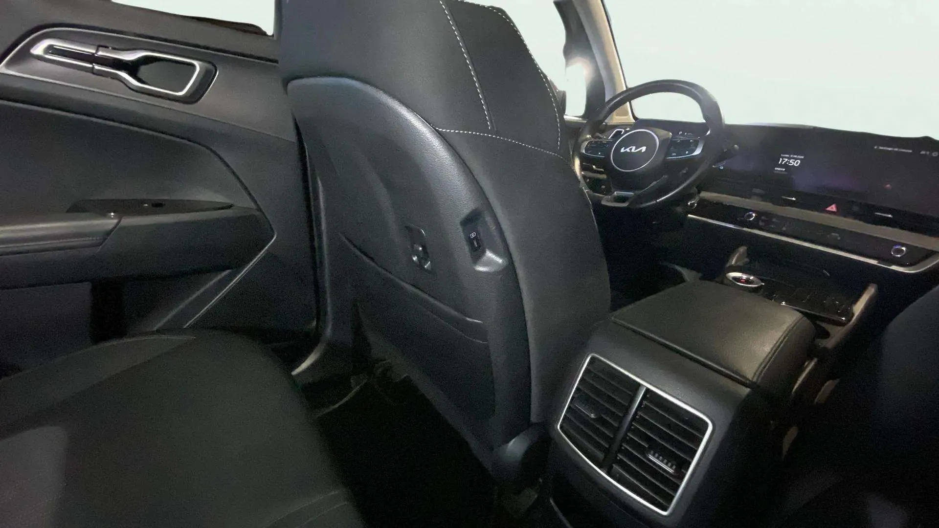 Kia Sportage 1.6 T-GDi HEV Drive 4x2 - foto 30