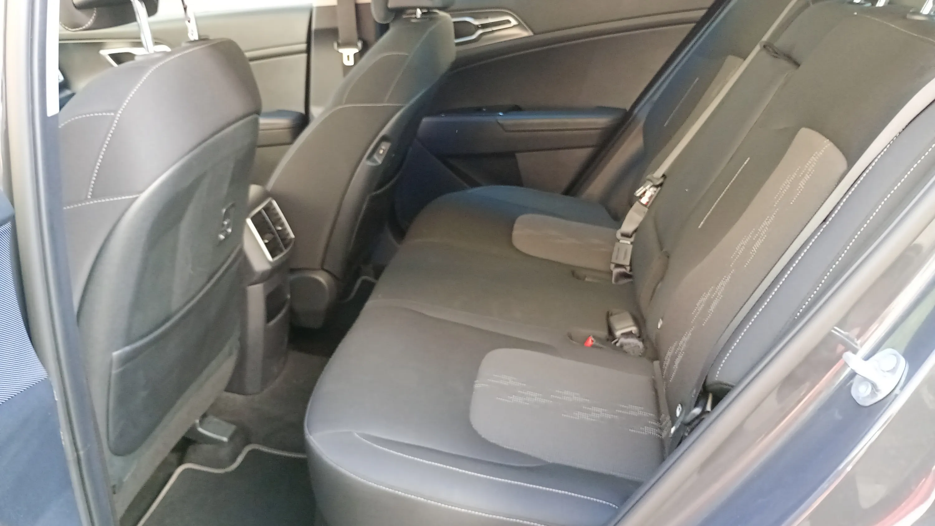 Kia Sportage 1.6 T-GDi HEV Drive 4x2 - foto 21