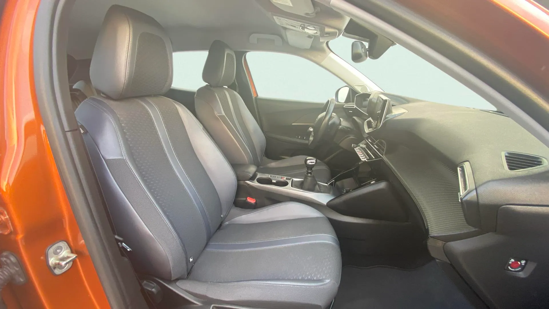 Peugeot 2008 Allure Pack PureTech 130 BVM6 - foto 15